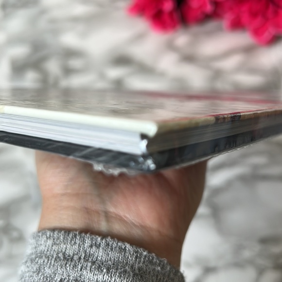 DC - Teen Titans - Earth One: Volume 1 - ISBN 978-1-4012-4556-6 - Picture 4 of 4